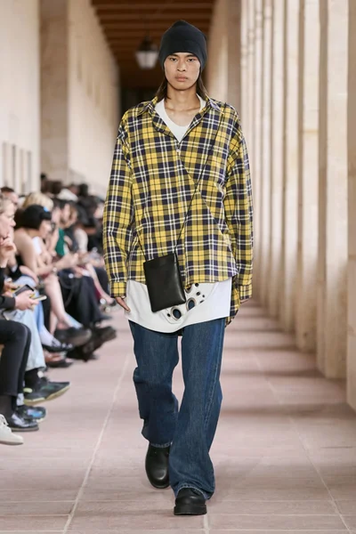 Look 28
